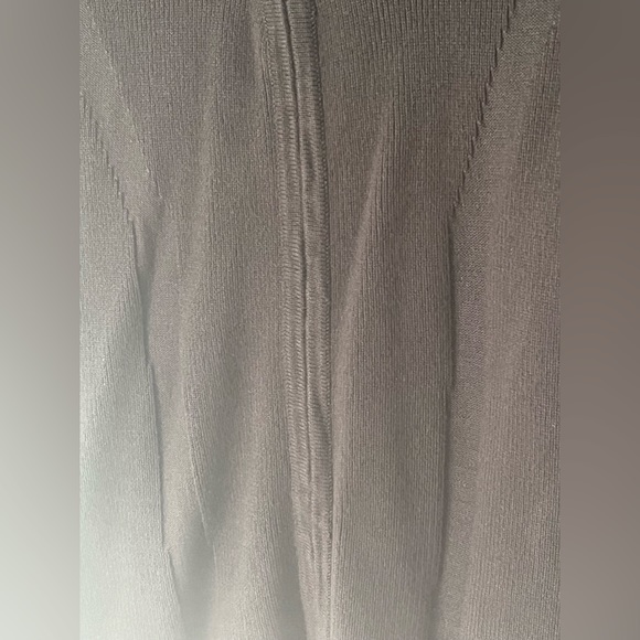 Women’s GUESS Long Sleeve Pierced V-Neck Irina Rib Sweater Pullover Sweater - Picture 3 of 14